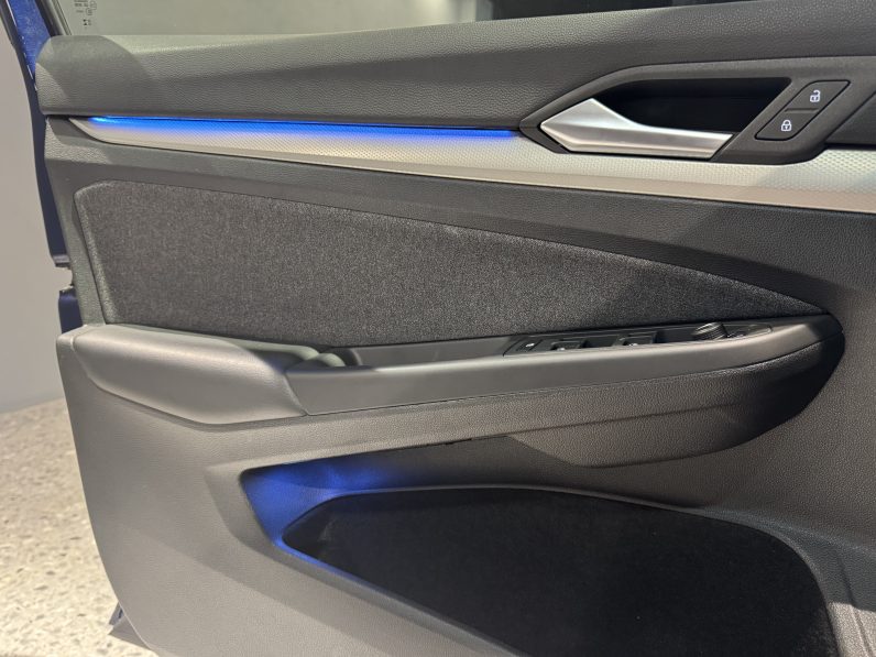 
								Volkswagen Golf life full									