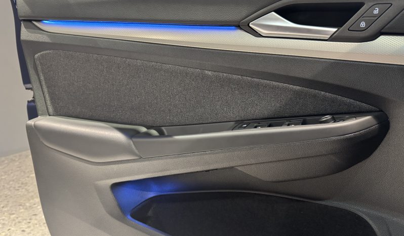 
								Volkswagen Golf life full									