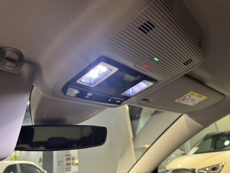 
								Volkswagen Golf life full									