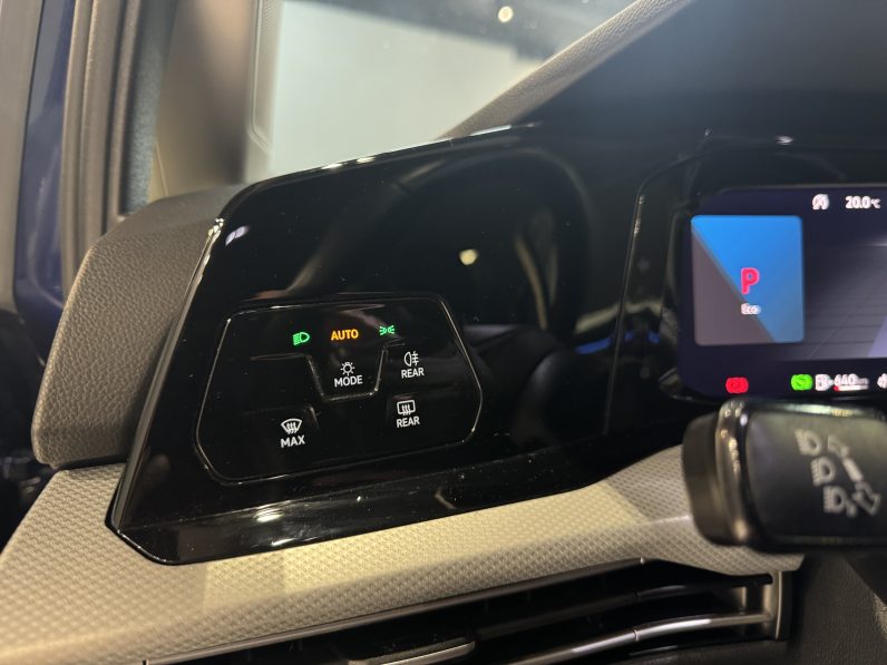 
								Volkswagen Golf life full									