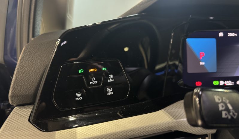 
								Volkswagen Golf life full									