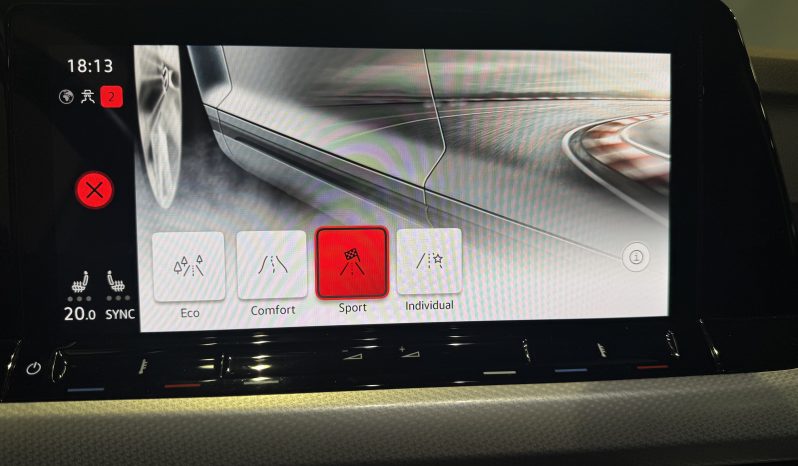 
								Volkswagen Golf life full									