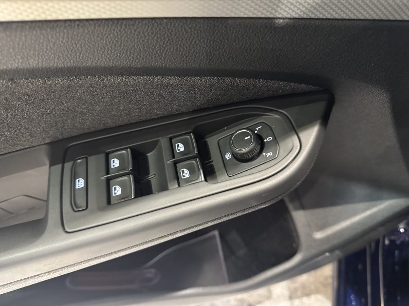 
								Volkswagen Golf life full									