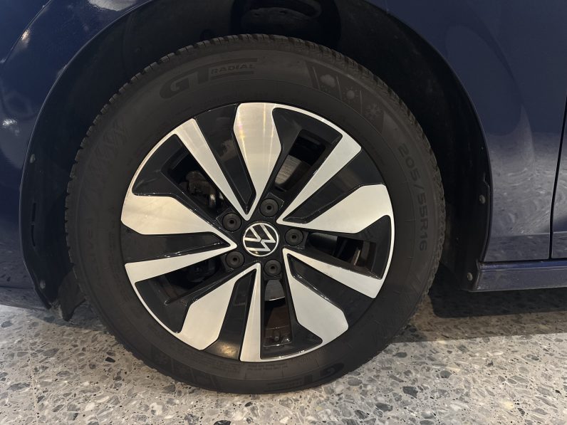 
								Volkswagen Golf life full									