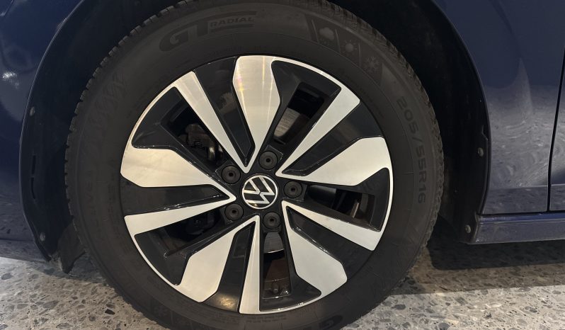 
								Volkswagen Golf life full									