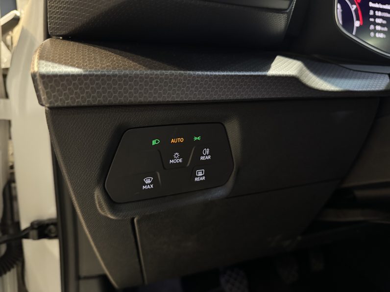 
								Seat Leon 1.5 TSI full									