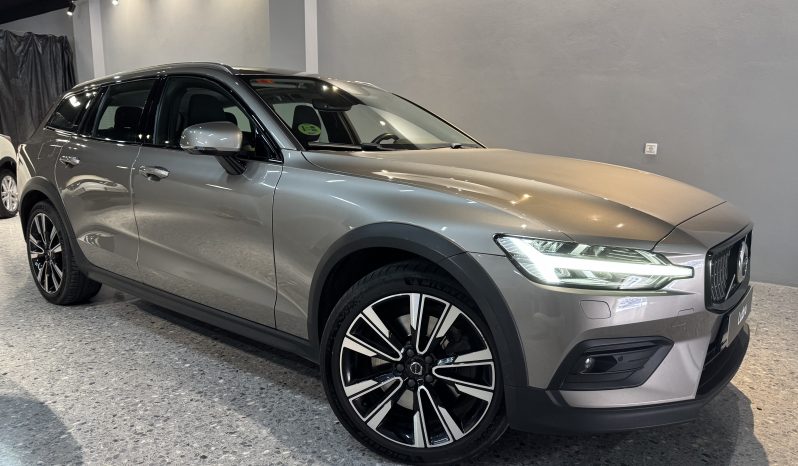 
								Volvo V60 Cross country full									