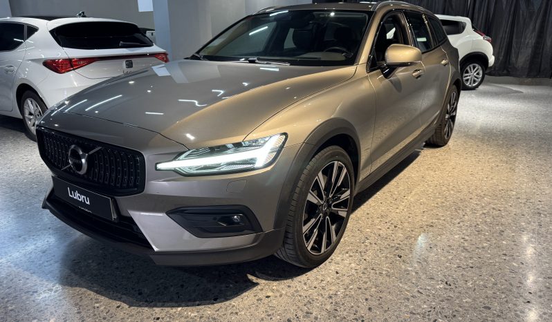 
								Volvo V60 Cross country full									