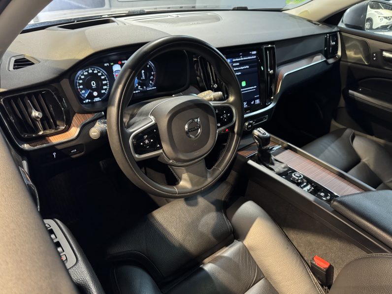 
								Volvo V60 Cross country full									