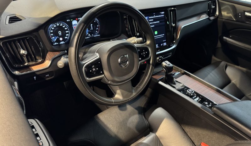 
								Volvo V60 Cross country full									