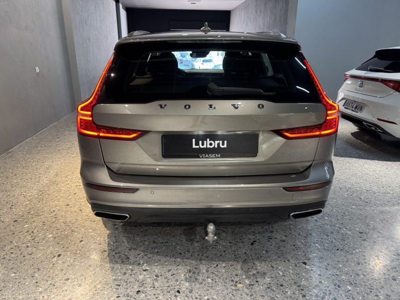 
								Volvo V60 Cross country full									