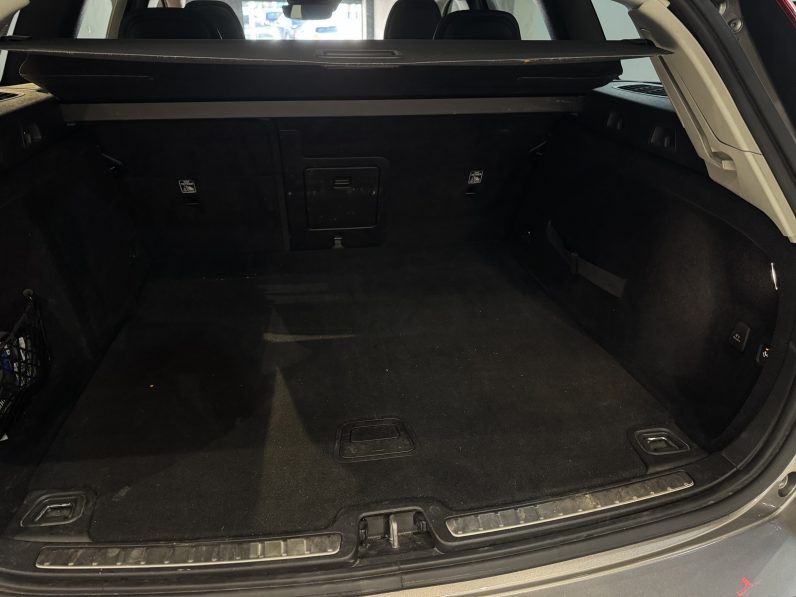 
								Volvo V60 Cross country full									