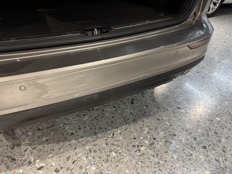 
								Volvo V60 Cross country full									