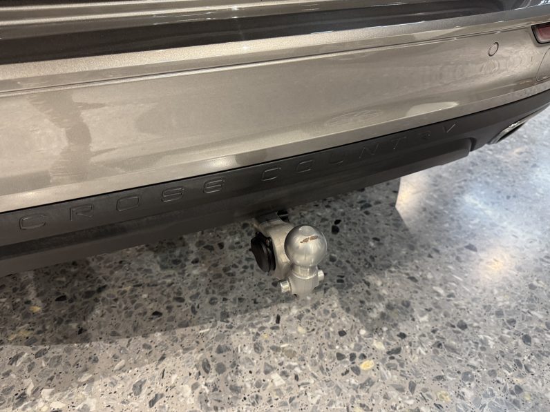 
								Volvo V60 Cross country full									