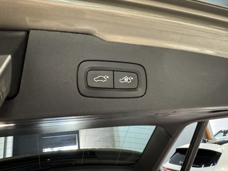 
								Volvo V60 Cross country full									