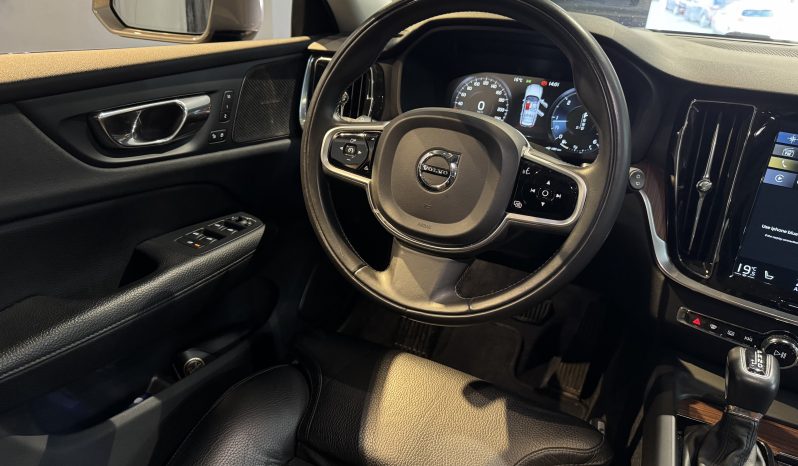 
								Volvo V60 Cross country full									