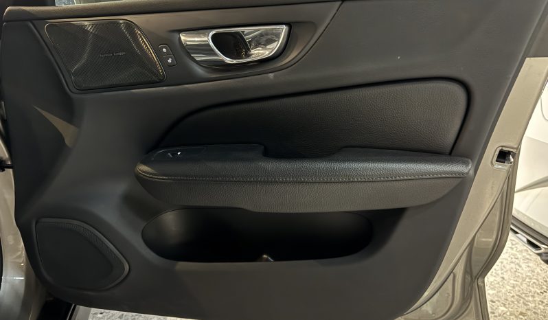 
								Volvo V60 Cross country full									