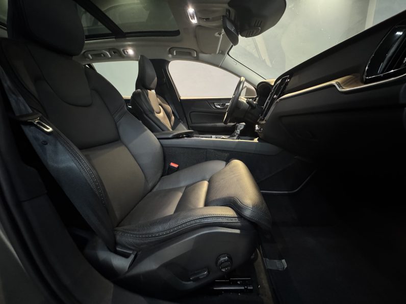 
								Volvo V60 Cross country full									