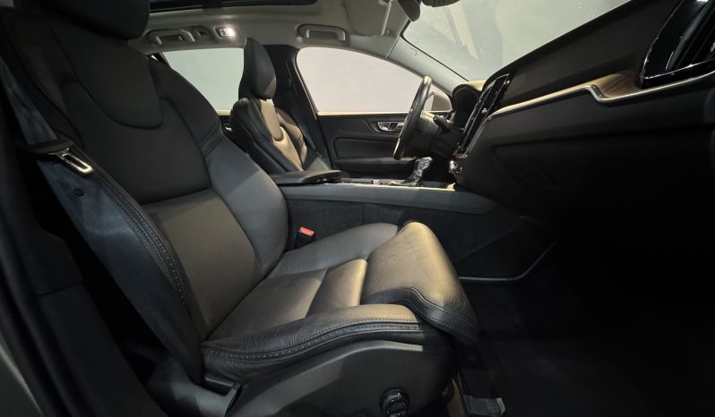 
								Volvo V60 Cross country full									