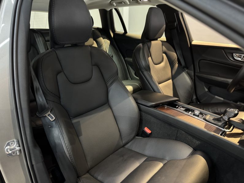 
								Volvo V60 Cross country full									