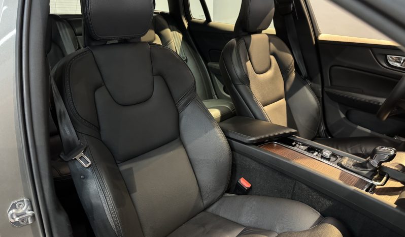 
								Volvo V60 Cross country full									