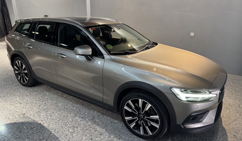 
								Volvo V60 Cross country full									