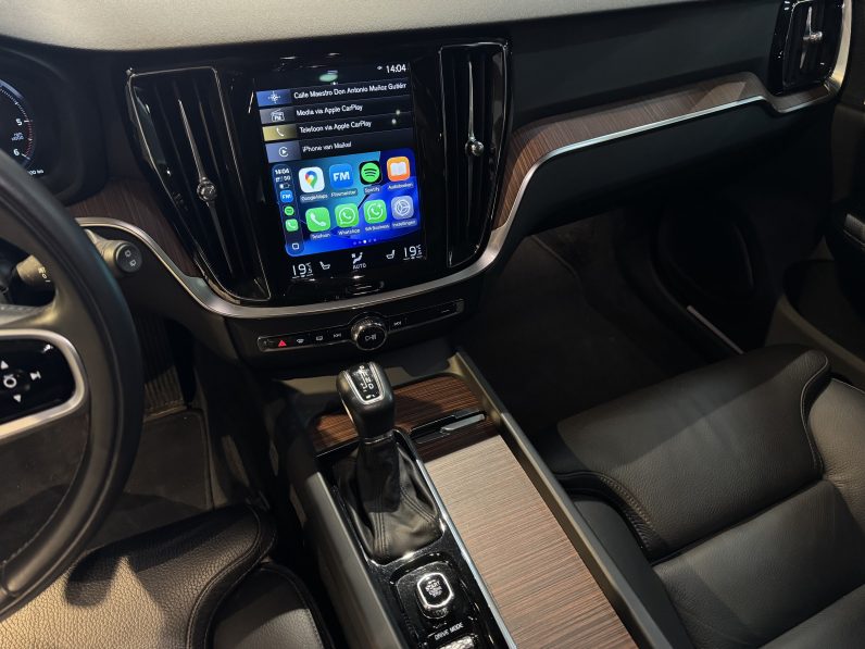 
								Volvo V60 Cross country full									