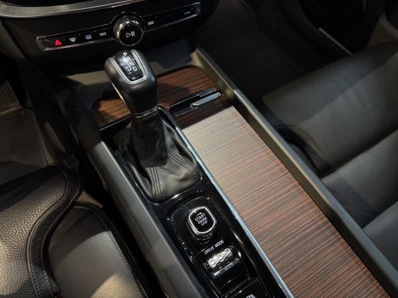 
								Volvo V60 Cross country full									