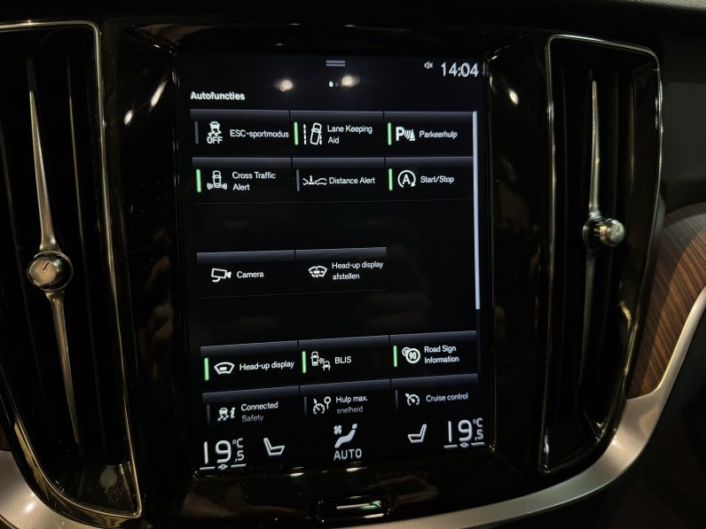 
								Volvo V60 Cross country full									