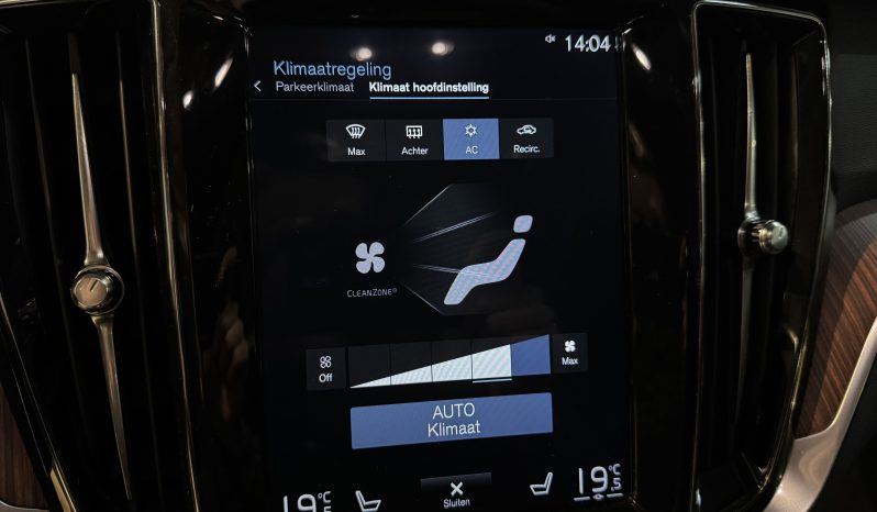 
								Volvo V60 Cross country full									