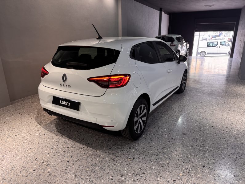 
								Renault Clio full									