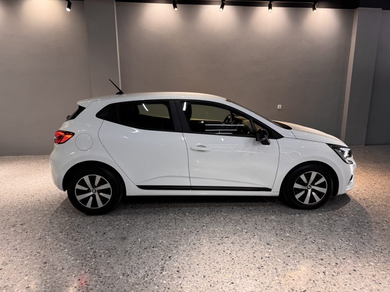 
								Renault Clio full									