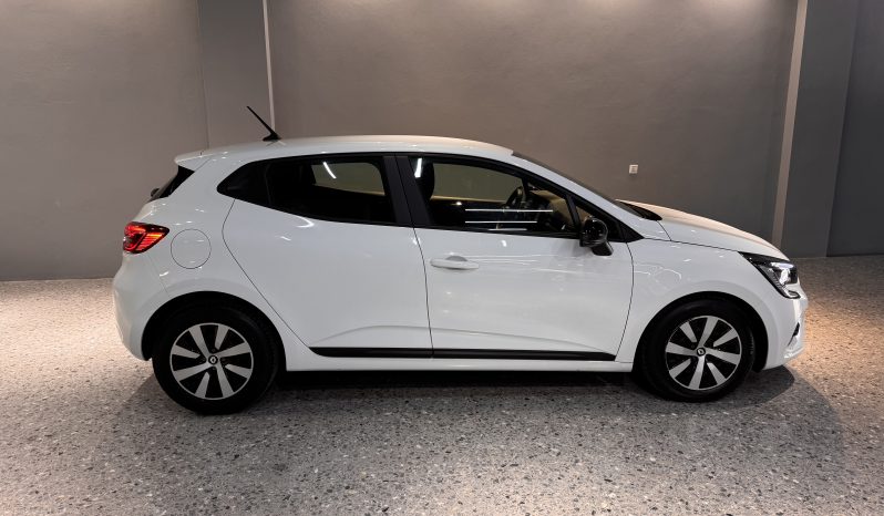 
								Renault Clio full									