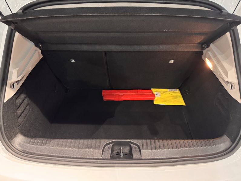 
								Renault Clio full									