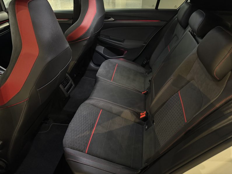 
								Volkswagen Golf GTI Clubsport full									