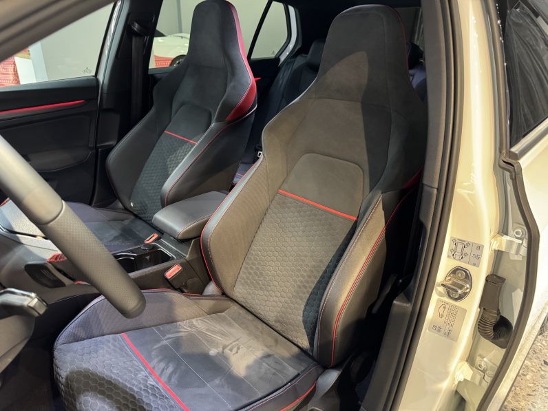 
								Volkswagen Golf GTI Clubsport full									