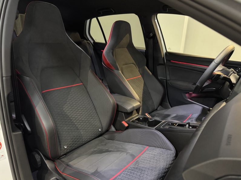 
								Volkswagen Golf GTI Clubsport full									