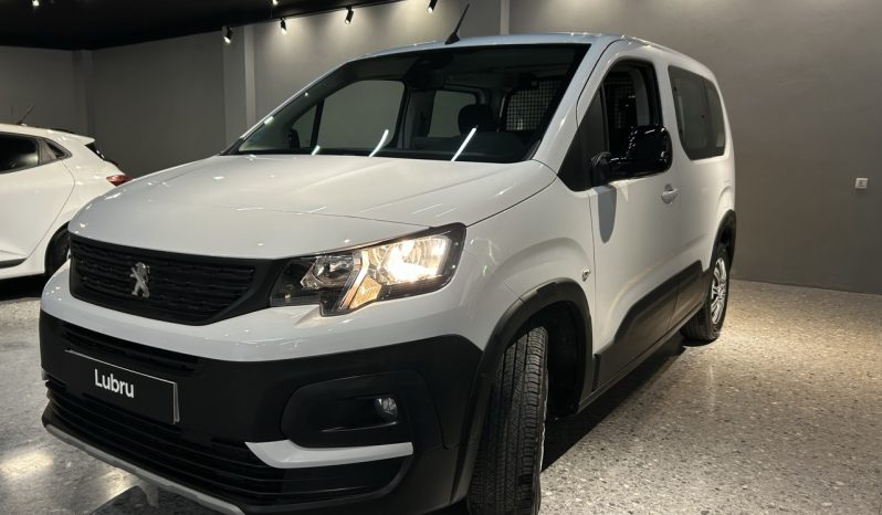 
								Peugeot Rifter full									