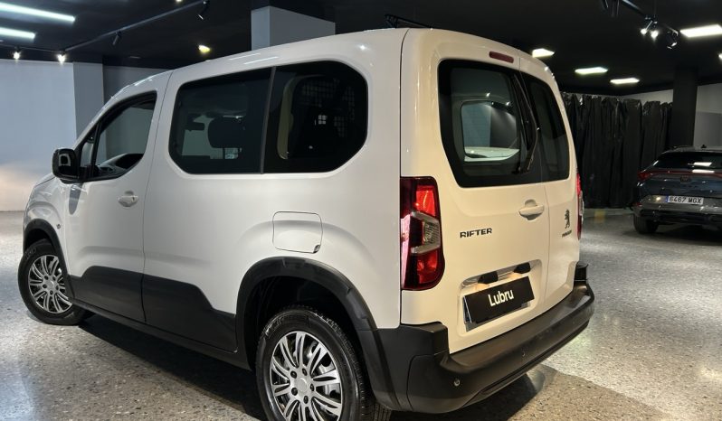 
								Peugeot Rifter full									