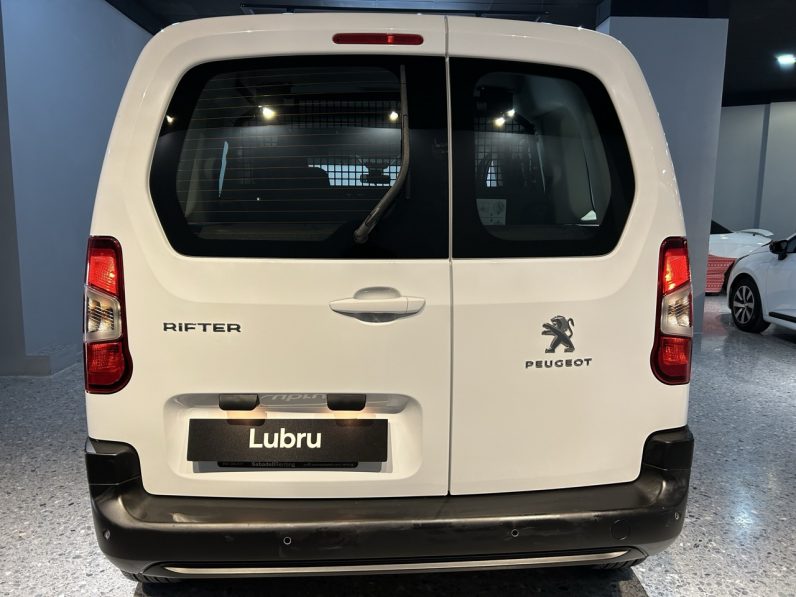 
								Peugeot Rifter full									
