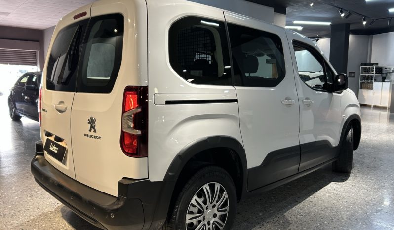 
								Peugeot Rifter full									