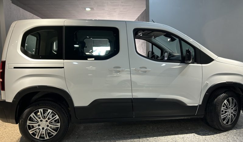 
								Peugeot Rifter full									