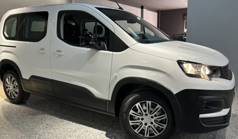 
								Peugeot Rifter full									