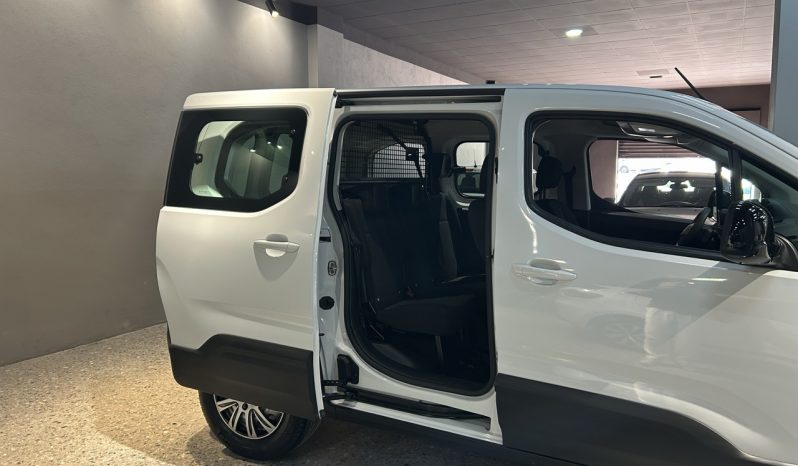 
								Peugeot Rifter full									