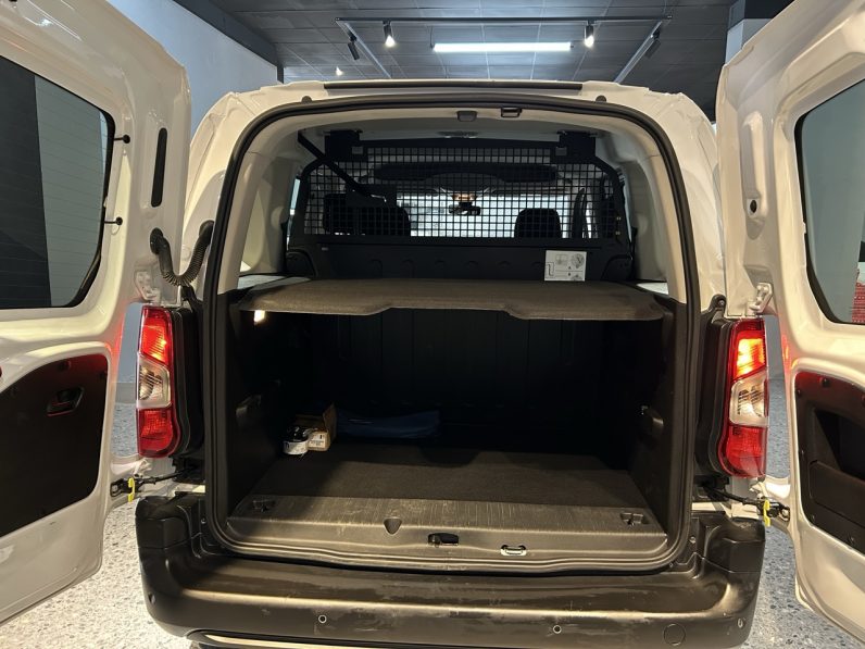
								Peugeot Rifter full									