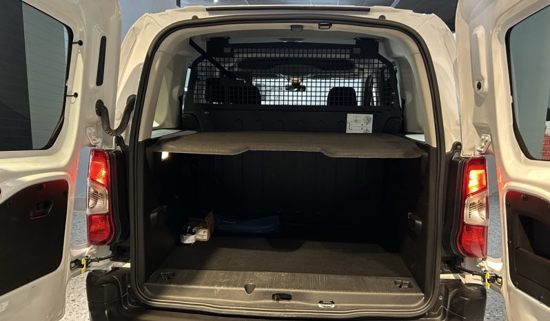 
								Peugeot Rifter full									