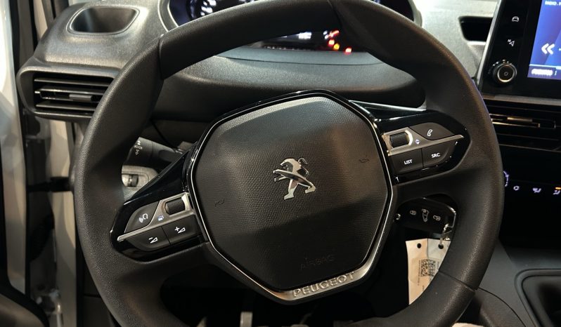 
								Peugeot Rifter full									