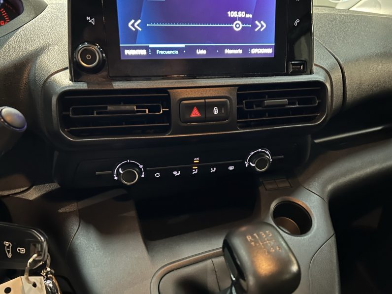 
								Peugeot Rifter full									