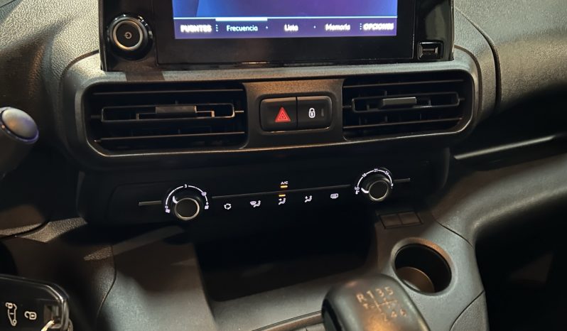 
								Peugeot Rifter full									