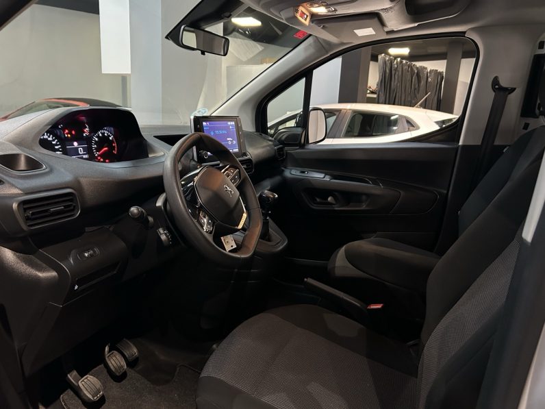 
								Peugeot Rifter full									